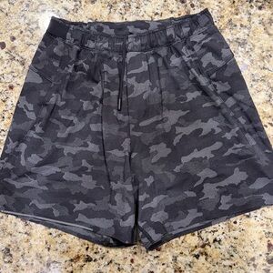 Lululemon Men's Small Surge Lined 6" Inseam Variegated Mesh Camo Black Shorts